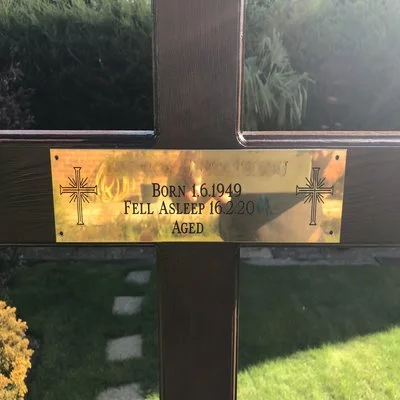 Engraved memorial plaque